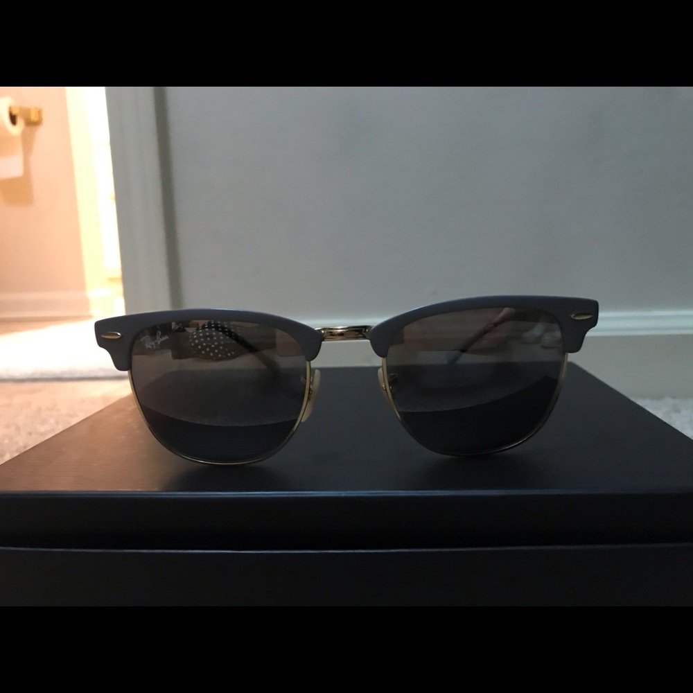 Barley worn. Navy ray bans